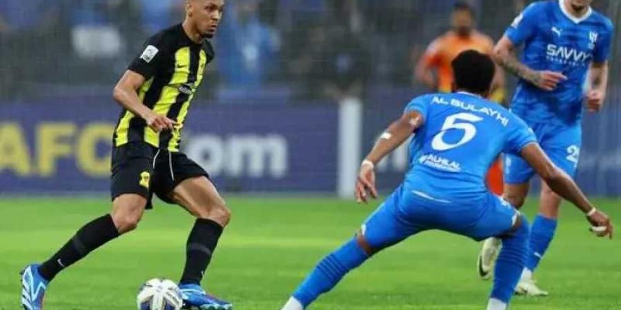 محبوب الجماهير ومعشوقها ...معلق قمة الهلال السعودي والإتحاد في كأس الملك والقنوات الناقلة - شبكة أطلس سبورت