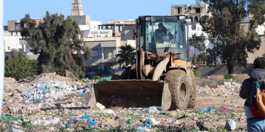 بن عروس: تواصل عمليات رفع الفواضل وأشغال النظافة على مستوى محيط السوق الأسبوعي بالمروج 3 - شبكة أطلس سبورت